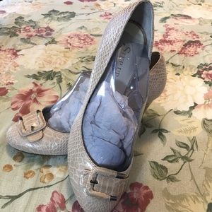 STEP UP Comfort heels with buckle toe, beige, 9M